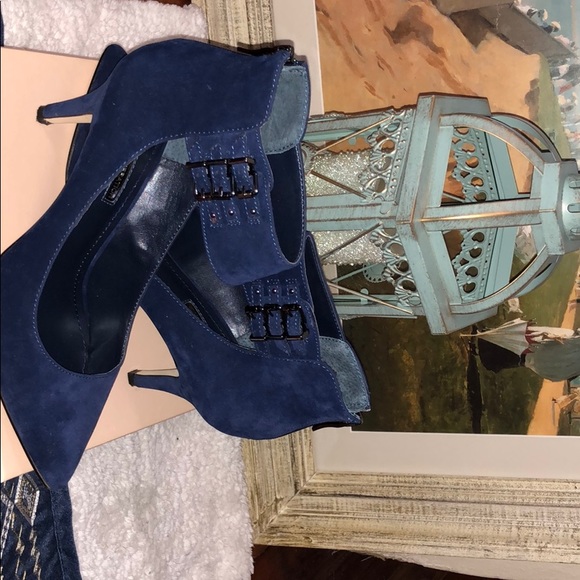 BCBG pumps - Picture 2 of 8